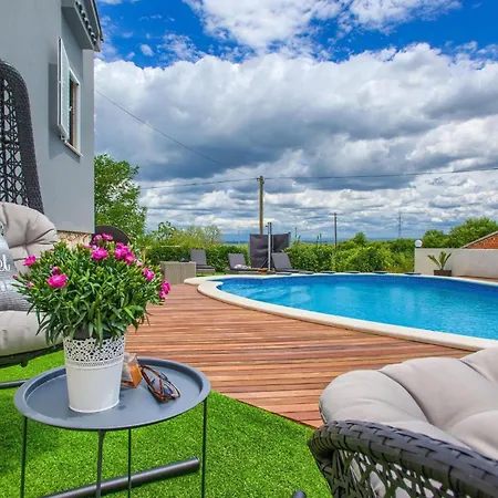 Neo Holiday home