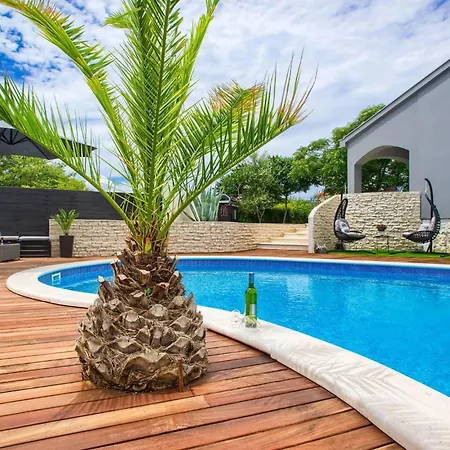 Neo Holiday home